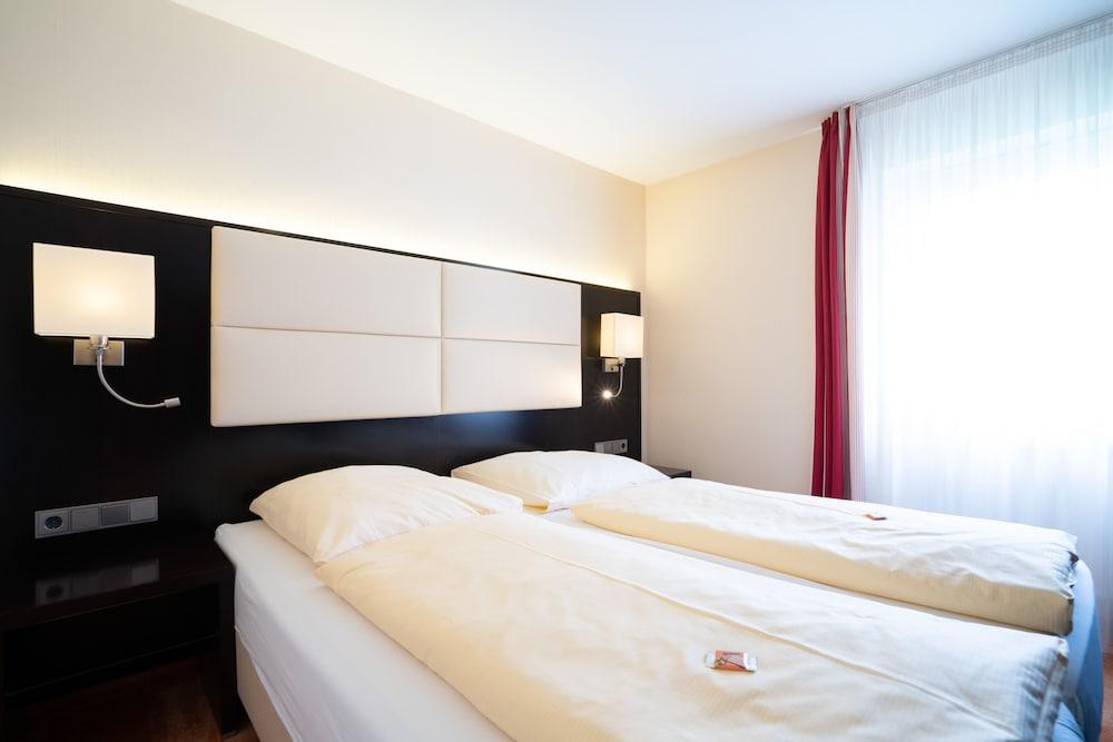 Hotel Adler - Paulas Alb Эинген Экстерьер фото