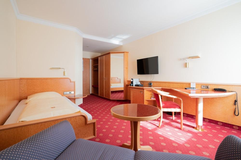 Hotel Adler - Paulas Alb Эинген Экстерьер фото